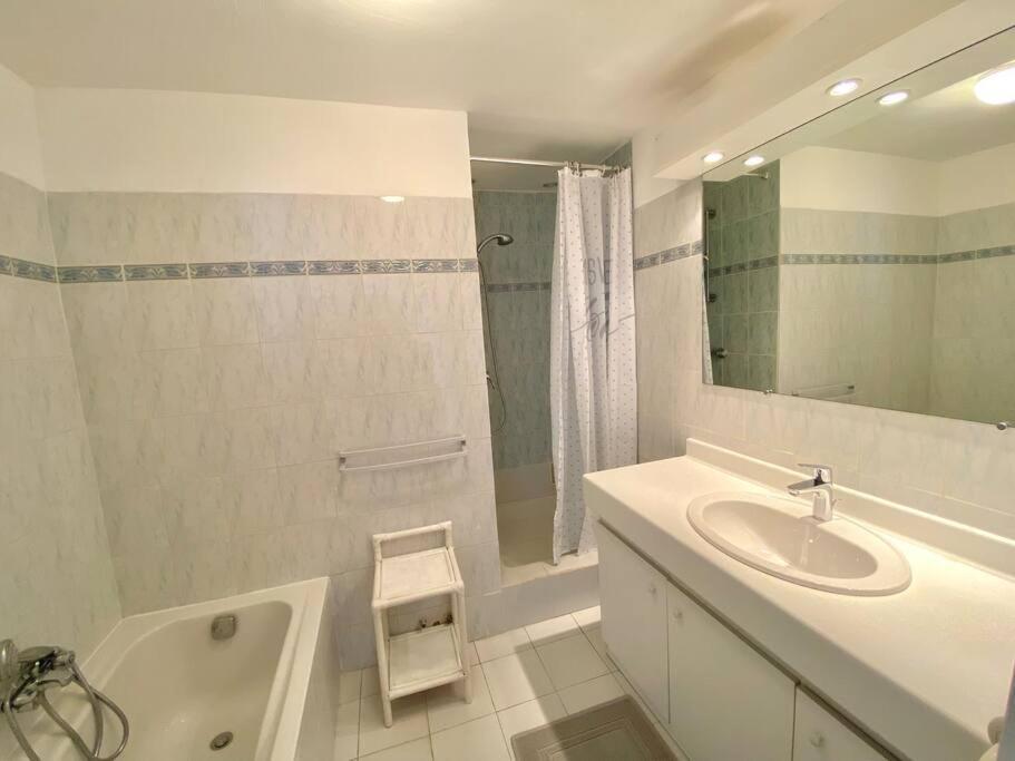 A Louer Haut De Villa 4 Pieces A Sainte-Maxime Golfe De St-Tropez Eksteriør billede